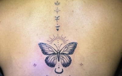 Tatouage dos papillon